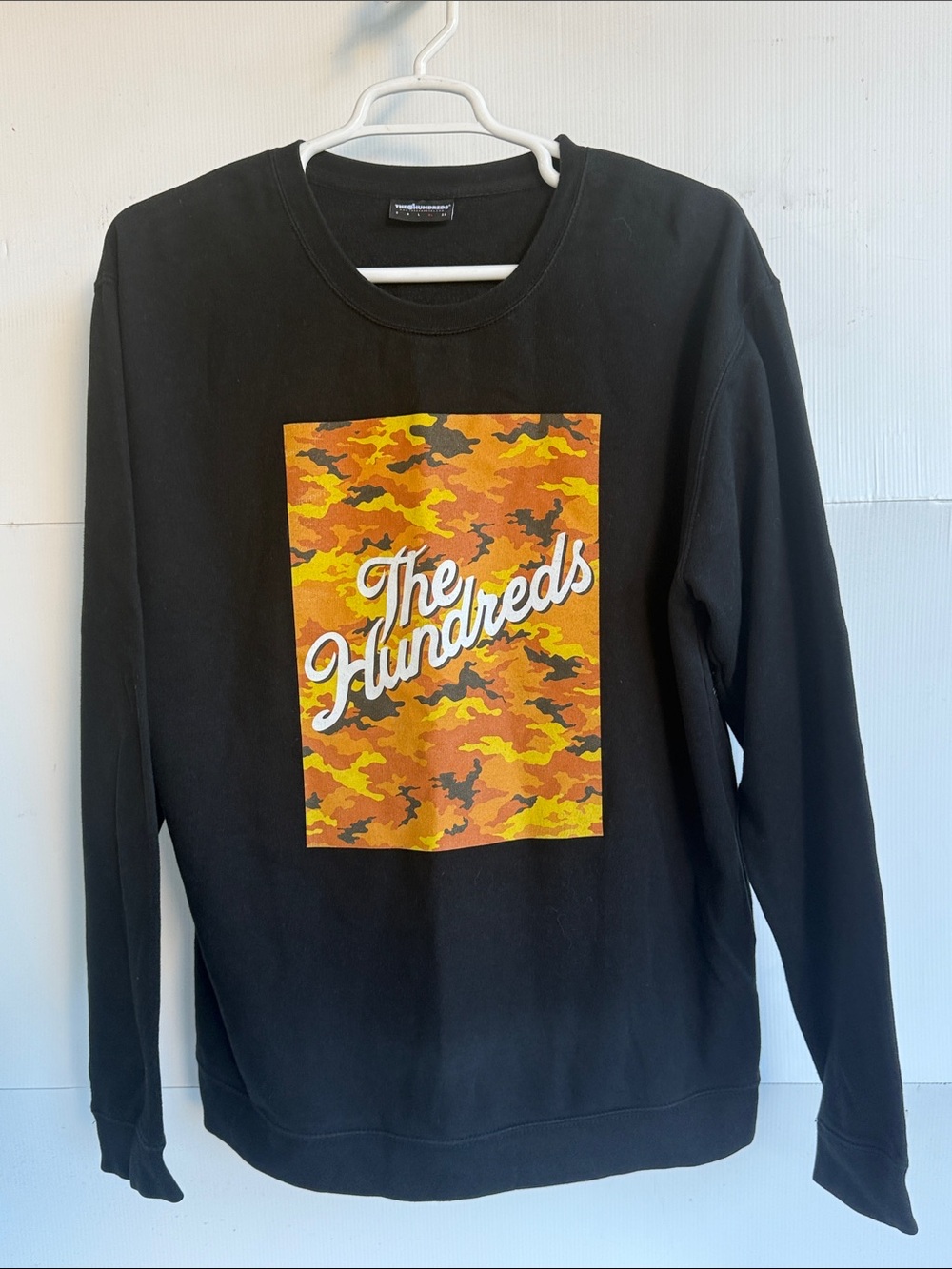 THE HUNDREDS CREW NECK BOMB SWEATER SWEATSHIRT SIZE XL BLACK ORANGE CAMO